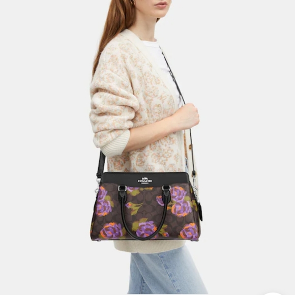 New! Darcie Carryall in Signature Canvas with Rose Print ๐น (Only 1 left!) - Picture 4 of 7